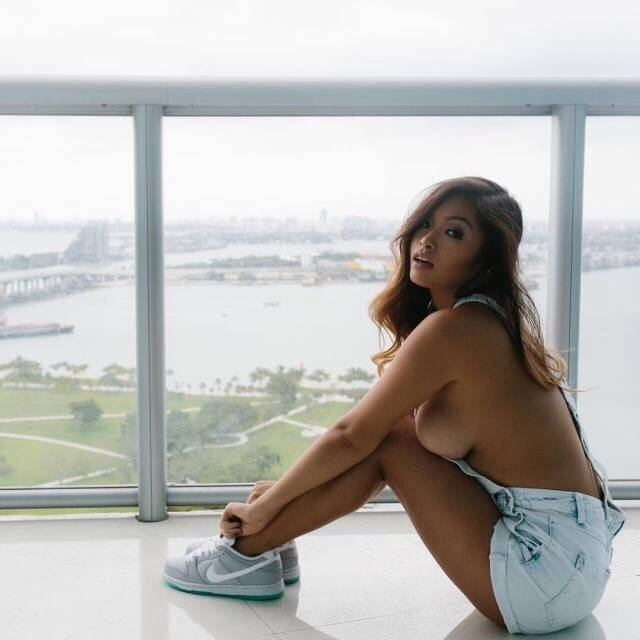 Sideboobs 2
 #88080977