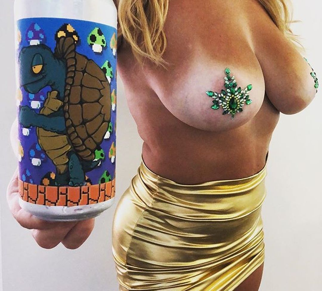 Bustybeerbaby desnuda #108239793