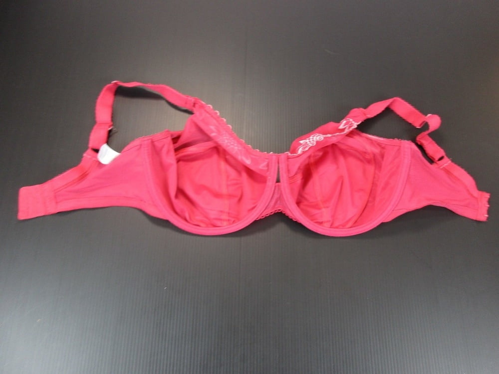 Used J-K cup bras #104268030