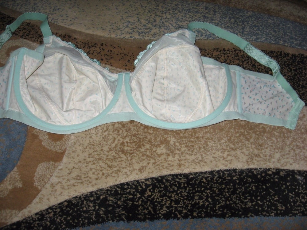 Used J-K cup bras #104268031