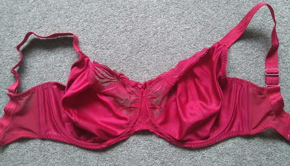 Used J-K cup bras #104268069