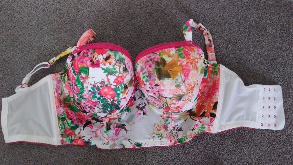 Used J-K cup bras #104268072