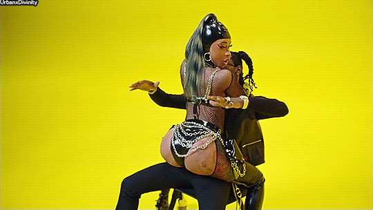 Twerking #99800478