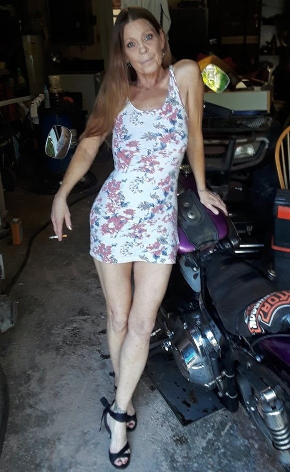 Bella nonnina motociclista
 #89867552