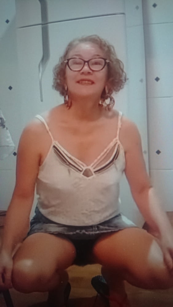 Echt sexy milf arround dann haus. nippel und upskirt
 #82249591