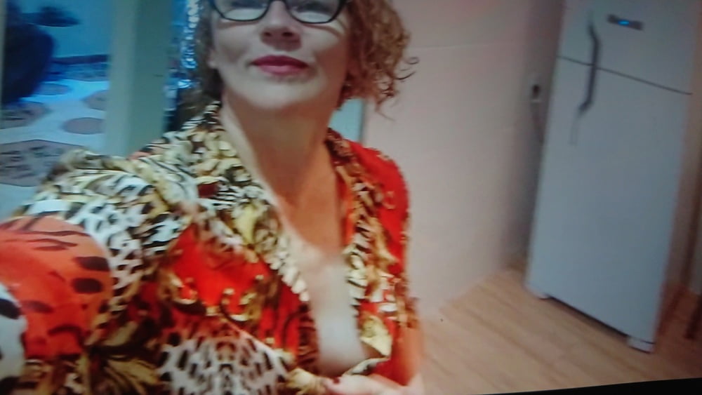 Echt sexy milf arround dann haus. nippel und upskirt
 #82249619