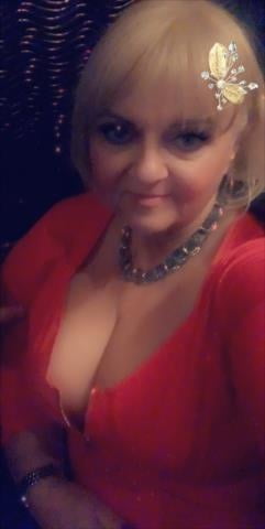 Granny cleavage 123
 #106387495