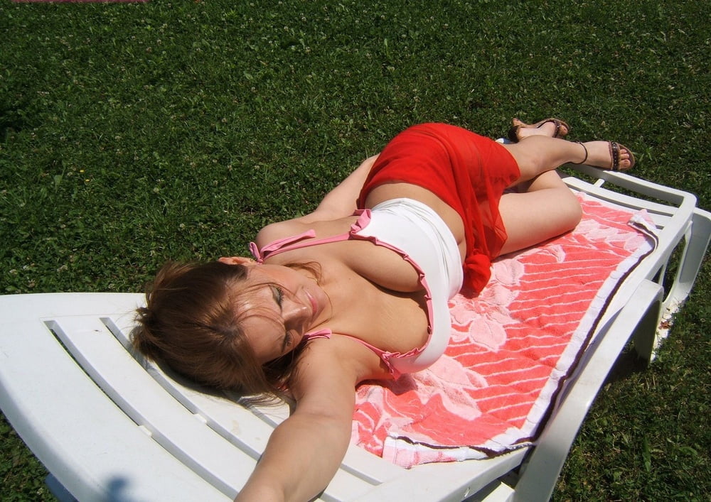 Ellen Topless In The Backyard #81283702
