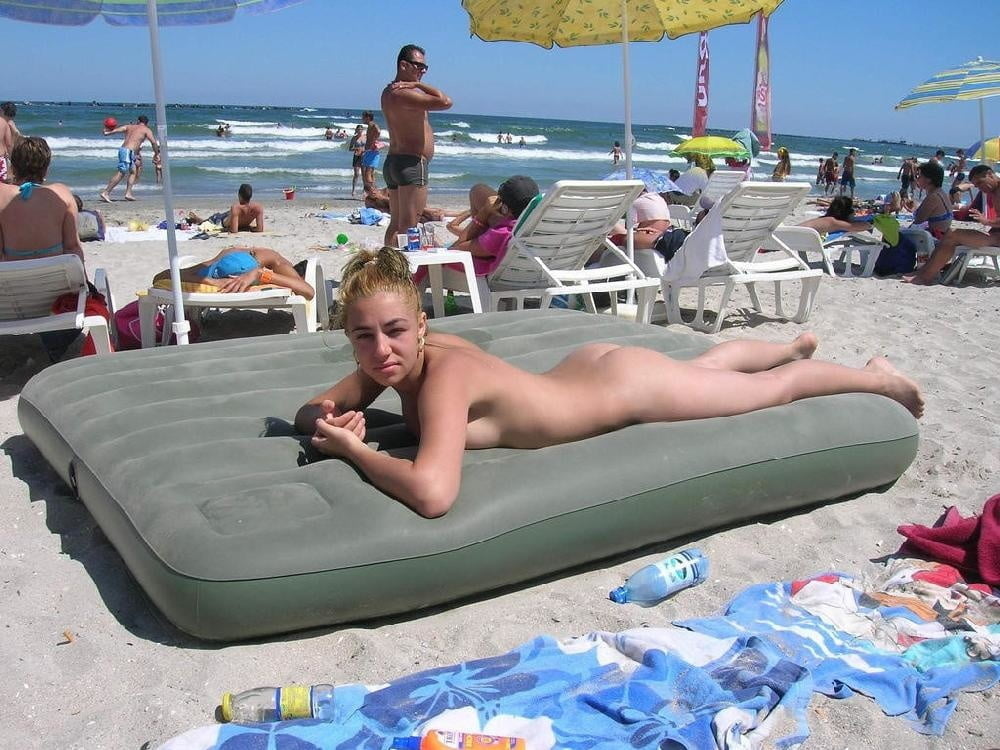 VOYEUR A LA PLAGE... #95534092