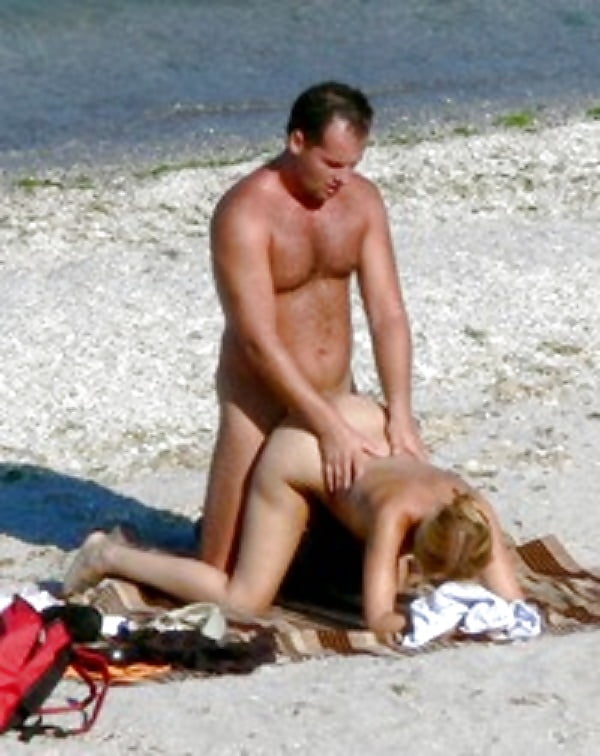 VOYEUR A LA PLAGE... #95534304