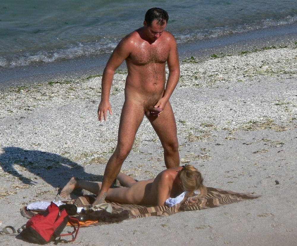 VOYEUR A LA PLAGE... #95534401