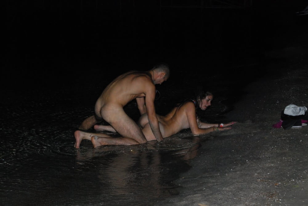 VOYEUR A LA PLAGE... #95534410