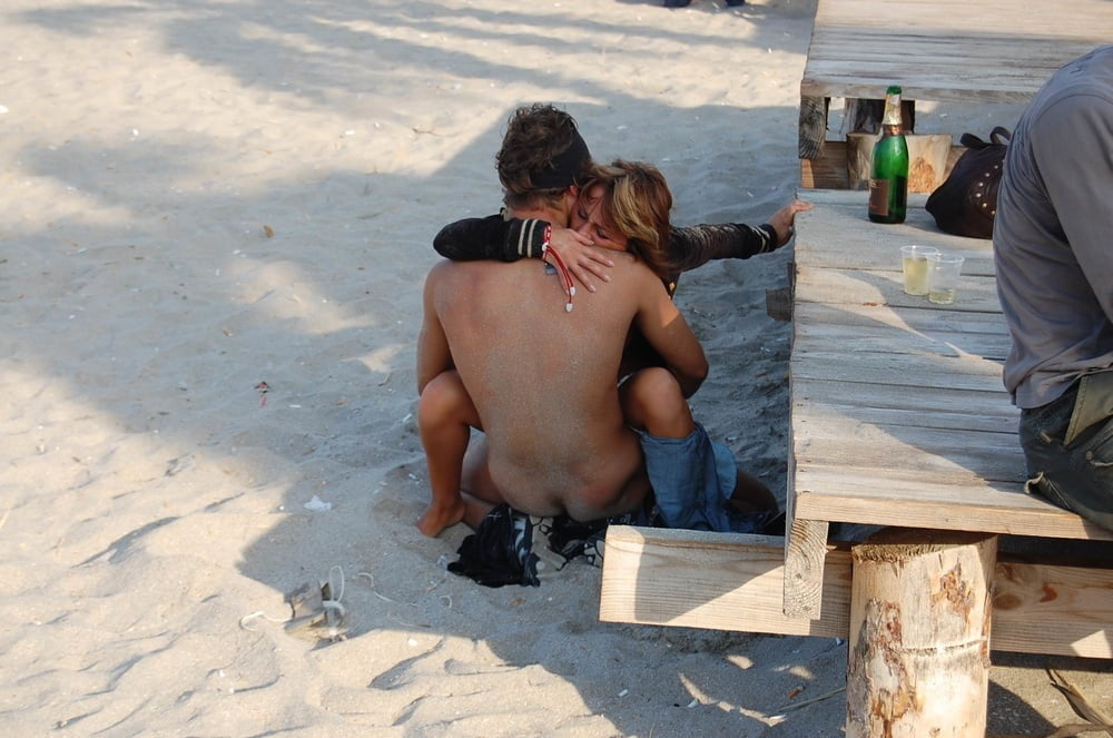 VOYEUR A LA PLAGE... #95534416