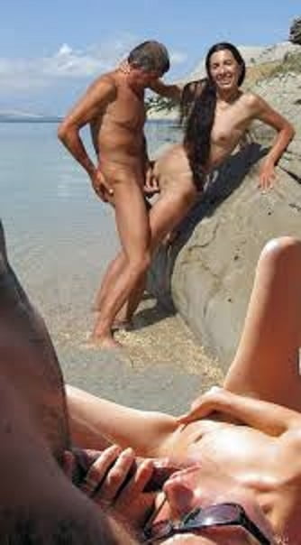 VOYEUR A LA PLAGE... #95534722