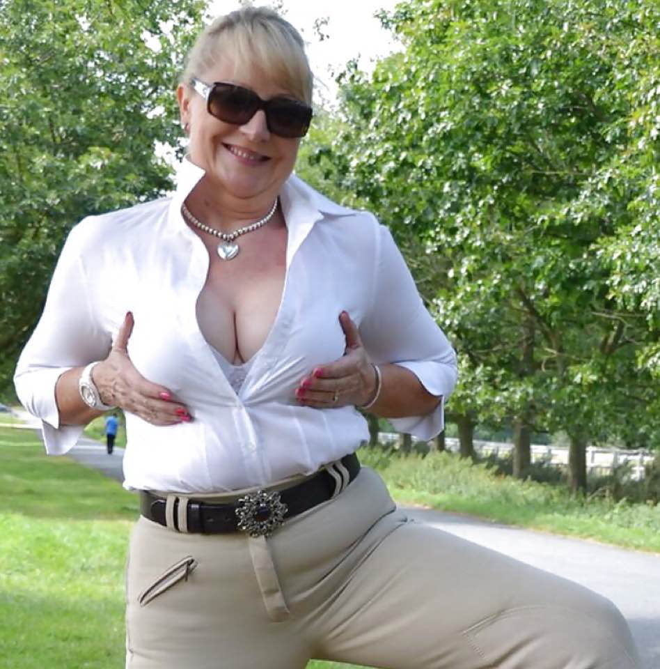 Paula UK big tits whore #93324784