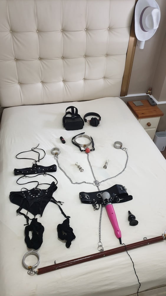 Self bondage en cuir et en acier avec le doxy
 #106630226