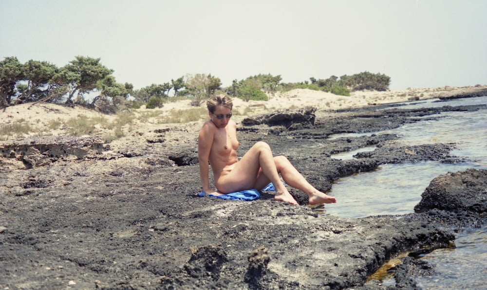 Retro Nudist Milf Pee on the Fkk Beach #94325602