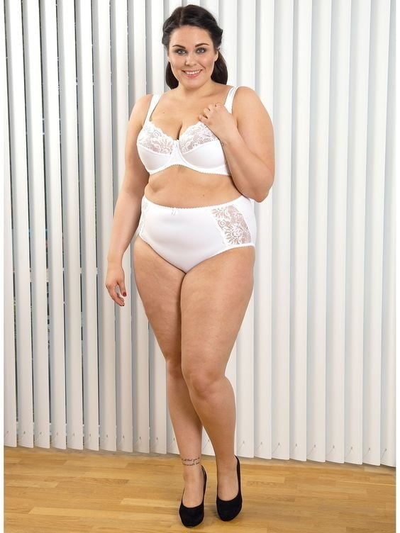 Fianchi larghi - curve sorprendenti - ragazze grandi - culi grassi (4)
 #99091044