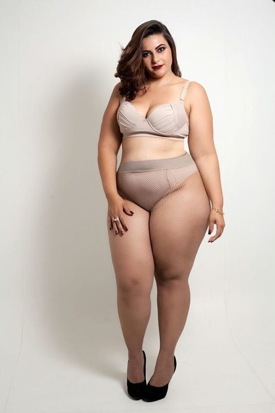 Fianchi larghi - curve sorprendenti - ragazze grandi - culi grassi (4)
 #99091576