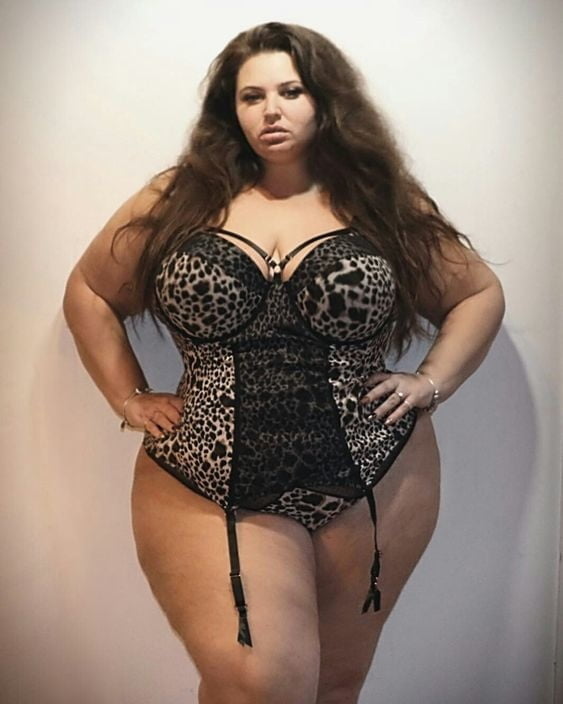 Fianchi larghi - curve sorprendenti - ragazze grandi - culi grassi (4)
 #99092861