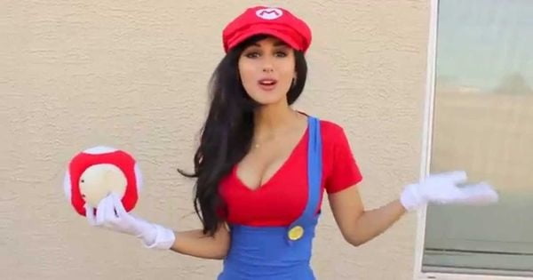 Mario cosplay flexiblen Arsch Beine Kostüm lesbische Milf spritzen
 #91883303