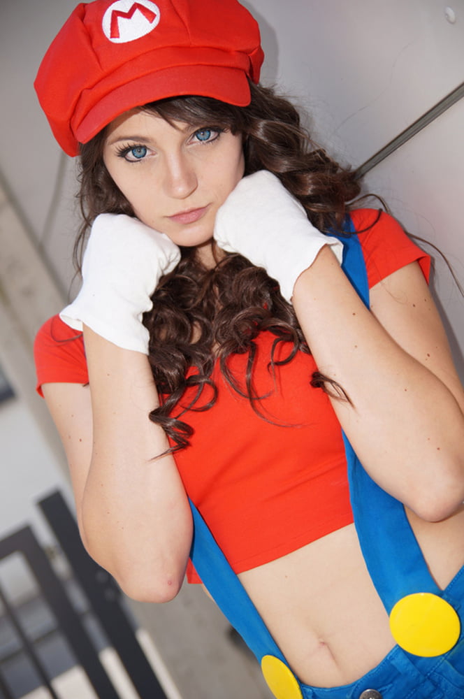 Mario cosplay flexiblen Arsch Beine Kostüm lesbische Milf spritzen
 #91883431
