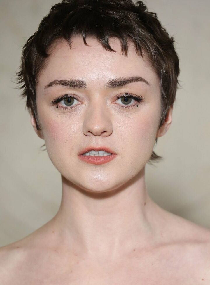 Maisie Williams desnuda #108987769