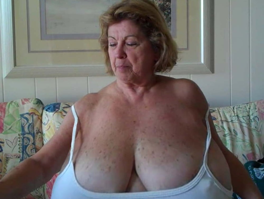 Big tits maman mature pour vous de baiser
 #95588010