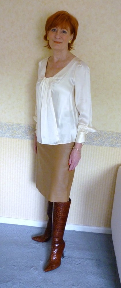 Milfs & gilfs con botas no.17
 #103047127
