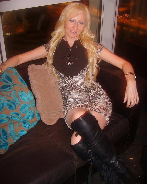 Milfs & gilfs con botas no.17
 #103047203