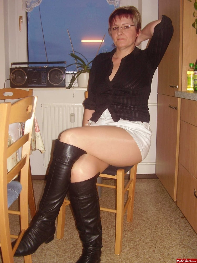Milfs & gilfs con botas no.17
 #103047230