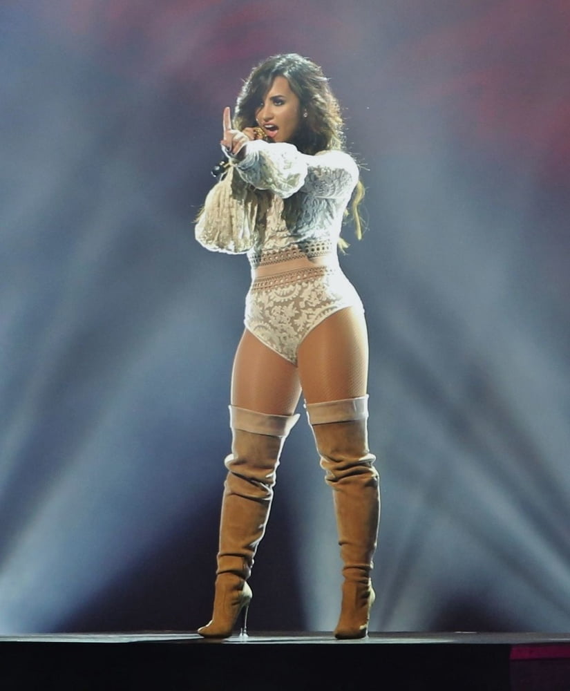 Demi Lovato - Sexy Thick Thighs and Phat Ass #95180984