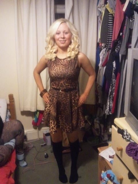 Putas en traje de fantasía 300
 #103676565