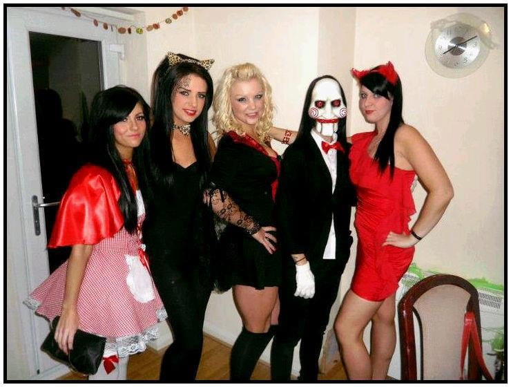 Putas en traje de fantasía 300
 #103676568