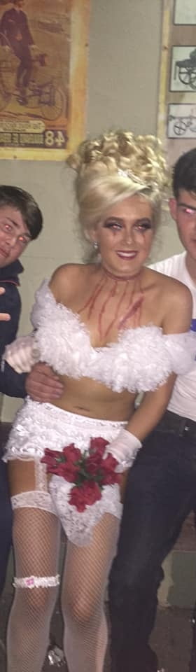 Putas en traje de fantasía 300
 #103676598