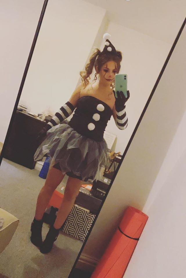 Putas en traje de fantasía 300
 #103676601