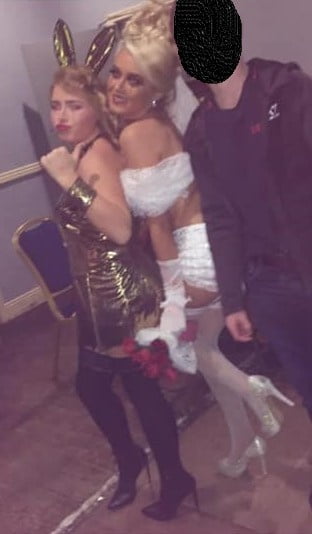 Putas en traje de fantasía 300
 #103676623