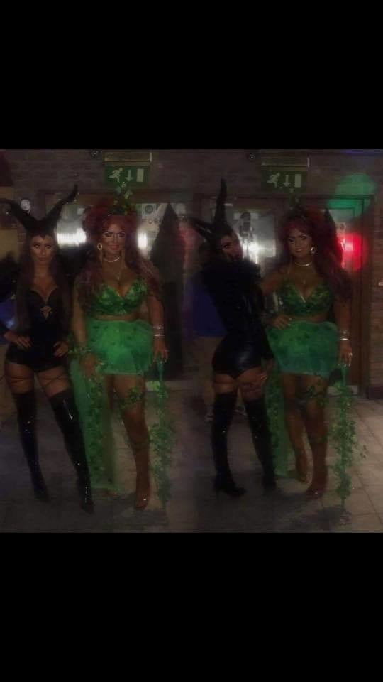 Putas en traje de fantasía 300
 #103676631