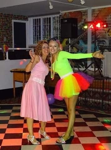 Putas en traje de fantasía 300
 #103676646