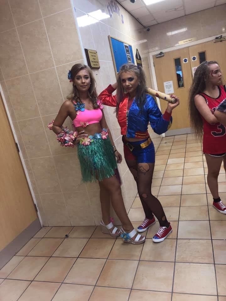 Putas en traje de fantasía 300
 #103676652