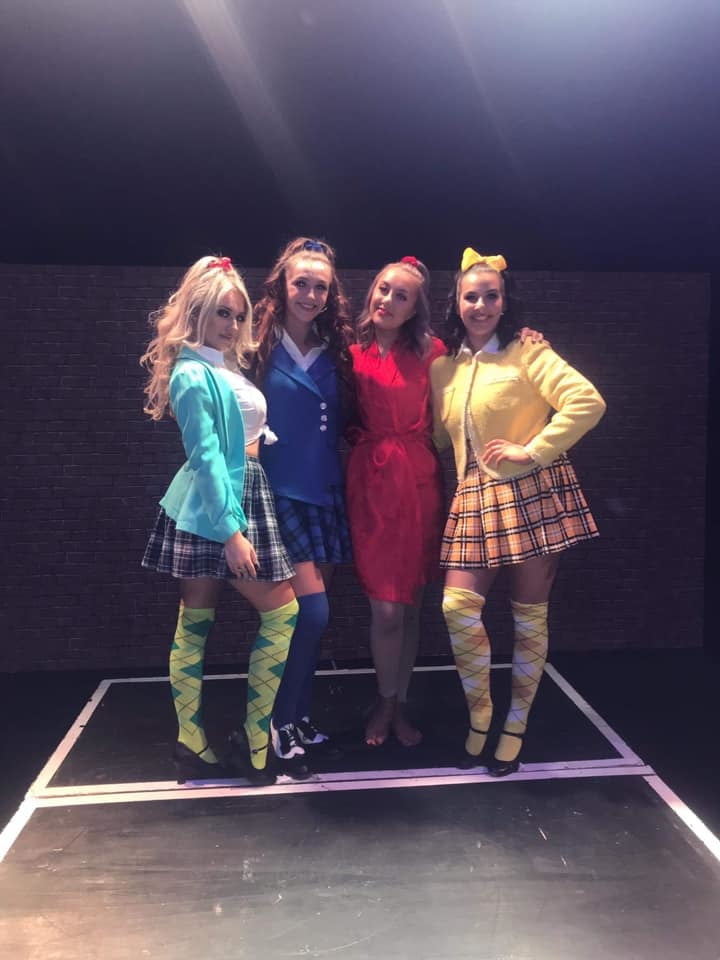 Putas en traje de fantasía 300
 #103676655