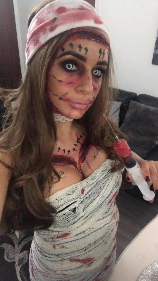 Putas en traje de fantasía 300
 #103676670