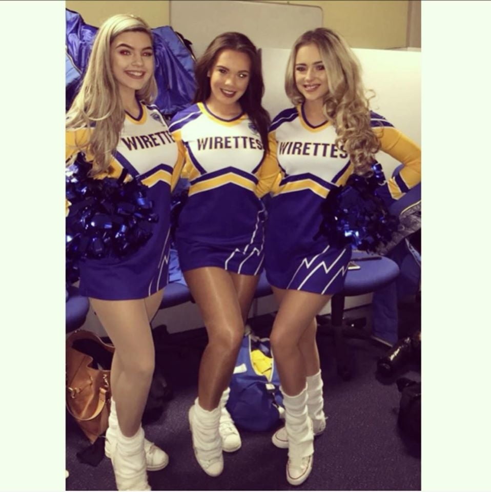 Putas en traje de fantasía 300
 #103676682