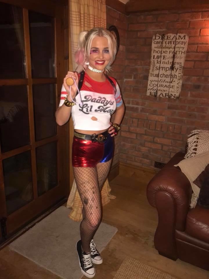 Putas en traje de fantasía 300
 #103676697