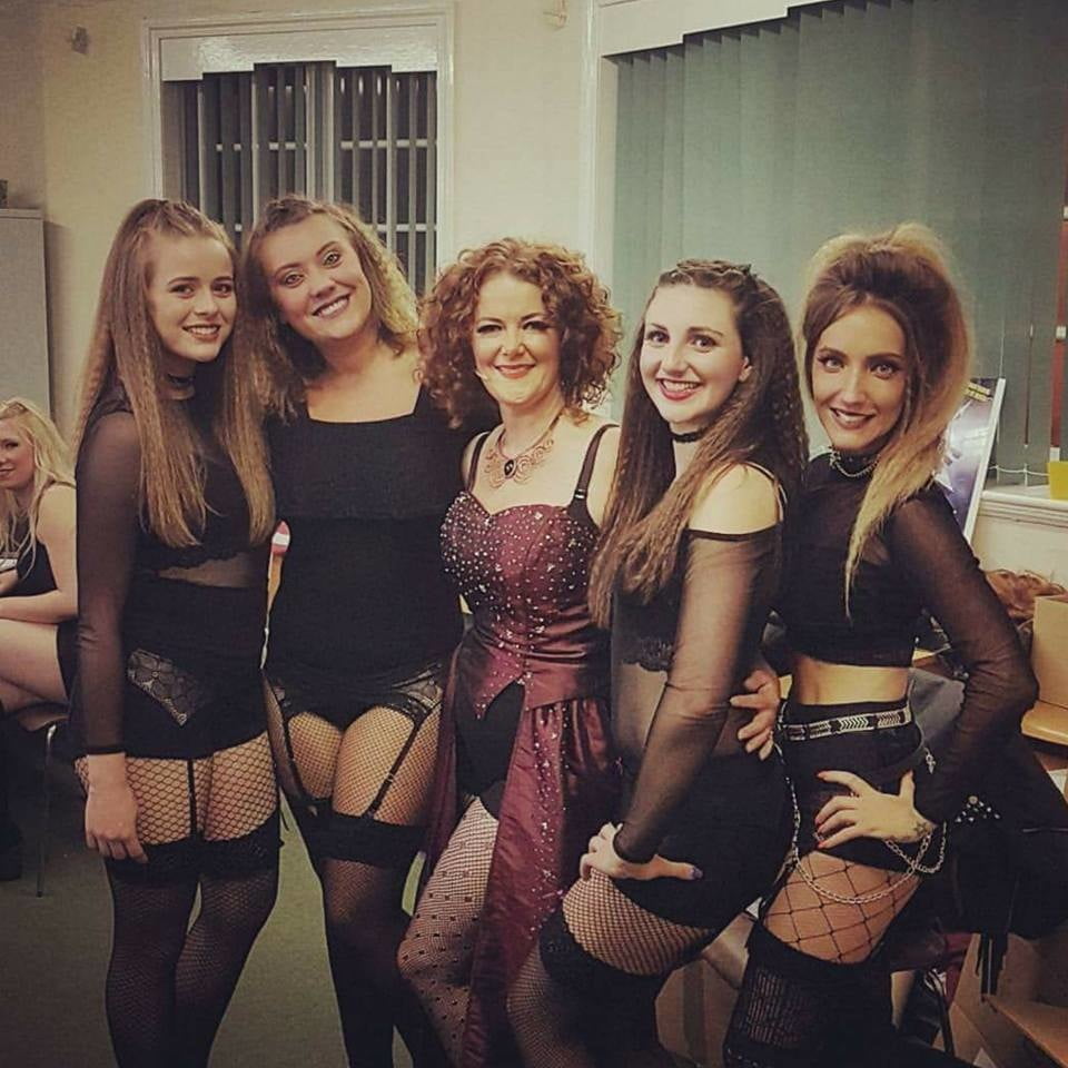 Putas en traje de fantasía 300
 #103676706