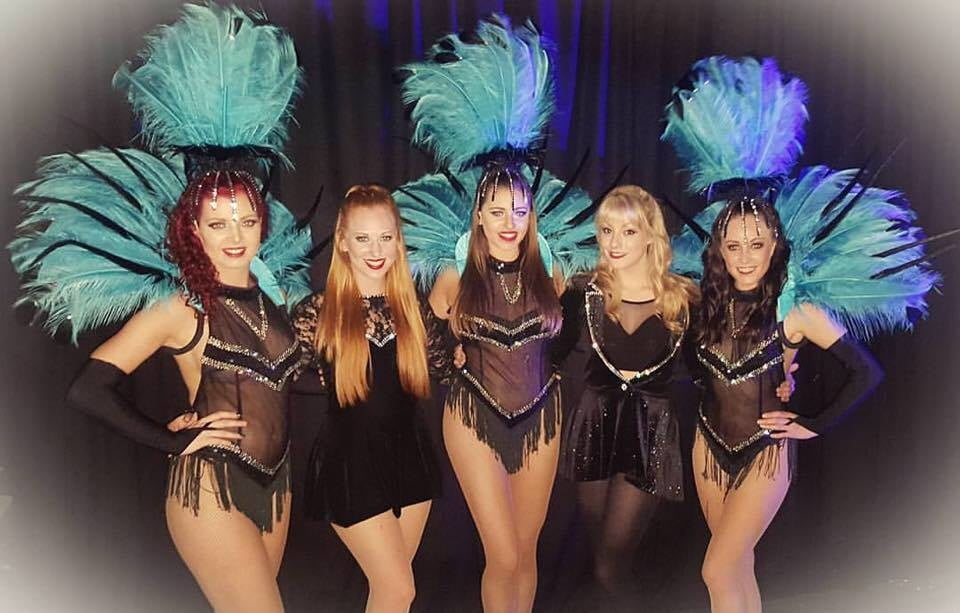 Putas en traje de fantasía 300
 #103676723