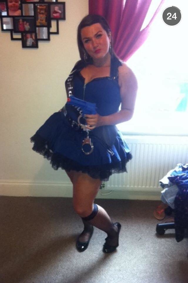 Putas en traje de fantasía 300
 #103676741