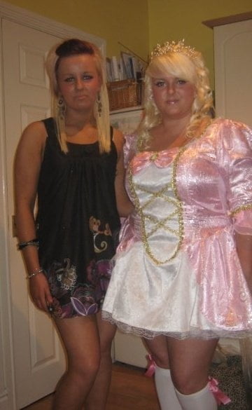 Putas en traje de fantasía 300
 #103676747