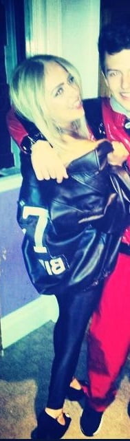 Putas en traje de fantasía 300
 #103676751