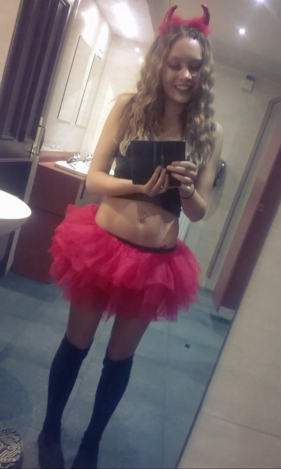 Putas en traje de fantasía 300
 #103676757